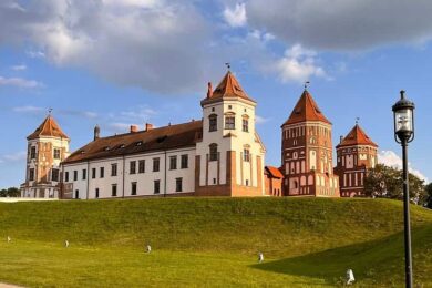 Тур в Беларусь на майские праздники 2023 <br>Минск + Мирский замок
